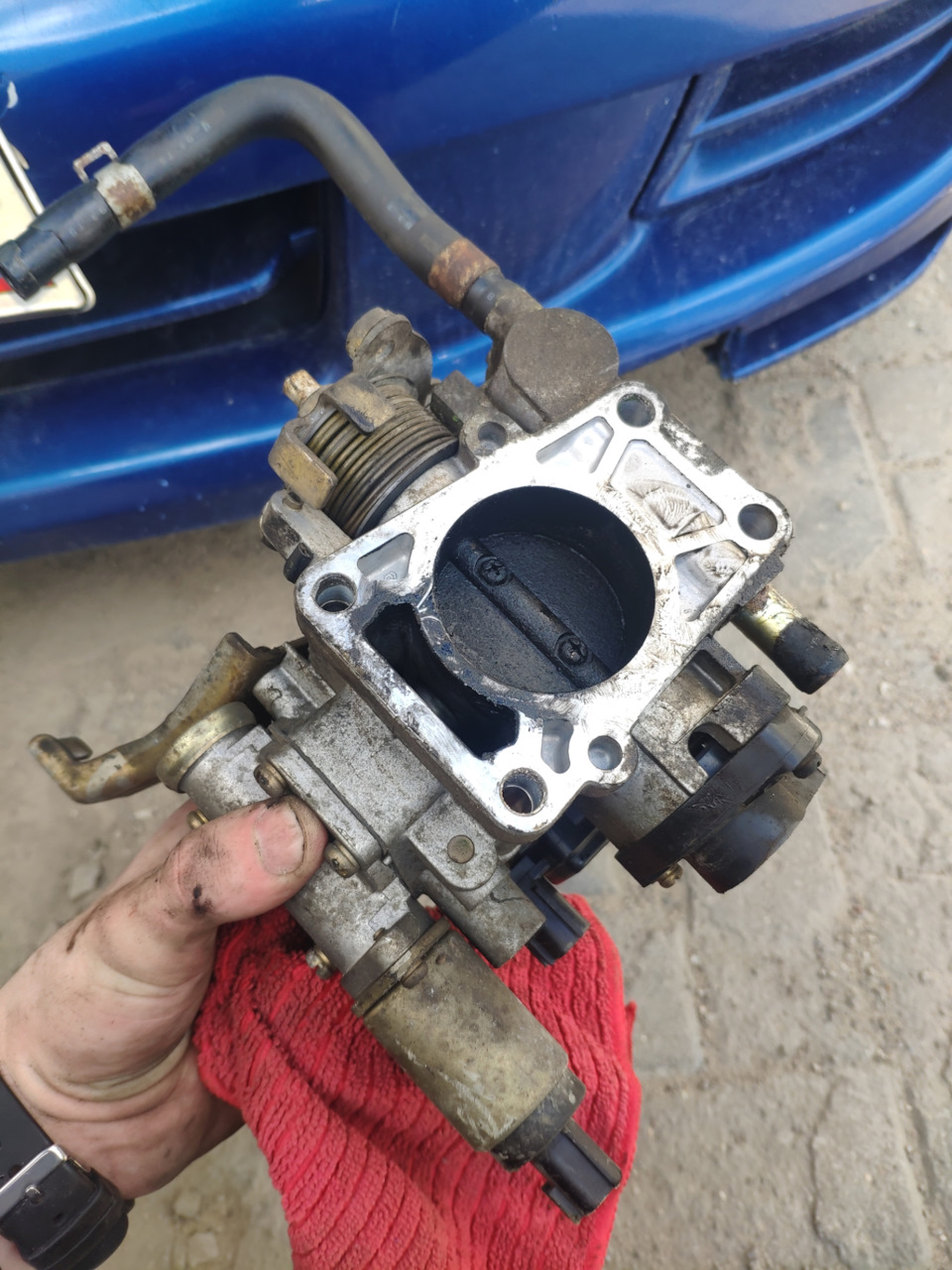 Снятия дросселя, и чистка — Nissan Almera I (N15), 1,4 л, 1998 года ...