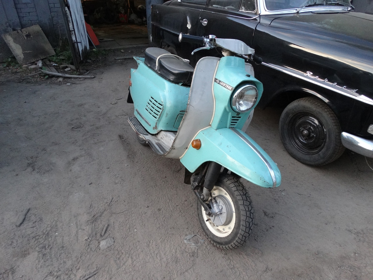 Советский мотороллер вятка электрон. Вятка 150м. Мотороллер вятка вп-150. Мотороллер вятка электрон. Вятка электрон.