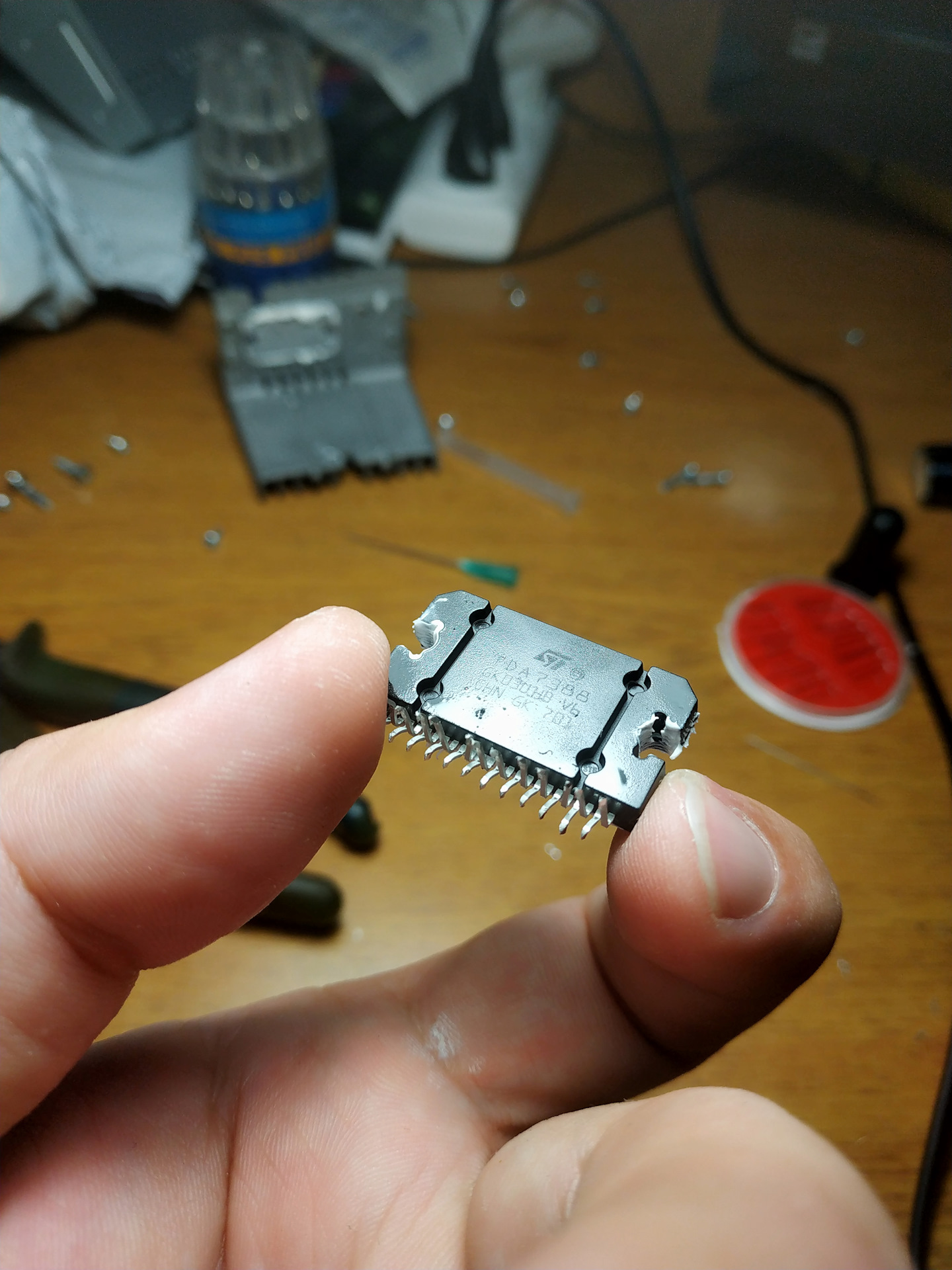 Заменить микросхему. Ute-200bt микросхема усилителя. Замена микросхем. Замена микросхемы тв2906н. Lp5300 микросхема заменыишни.