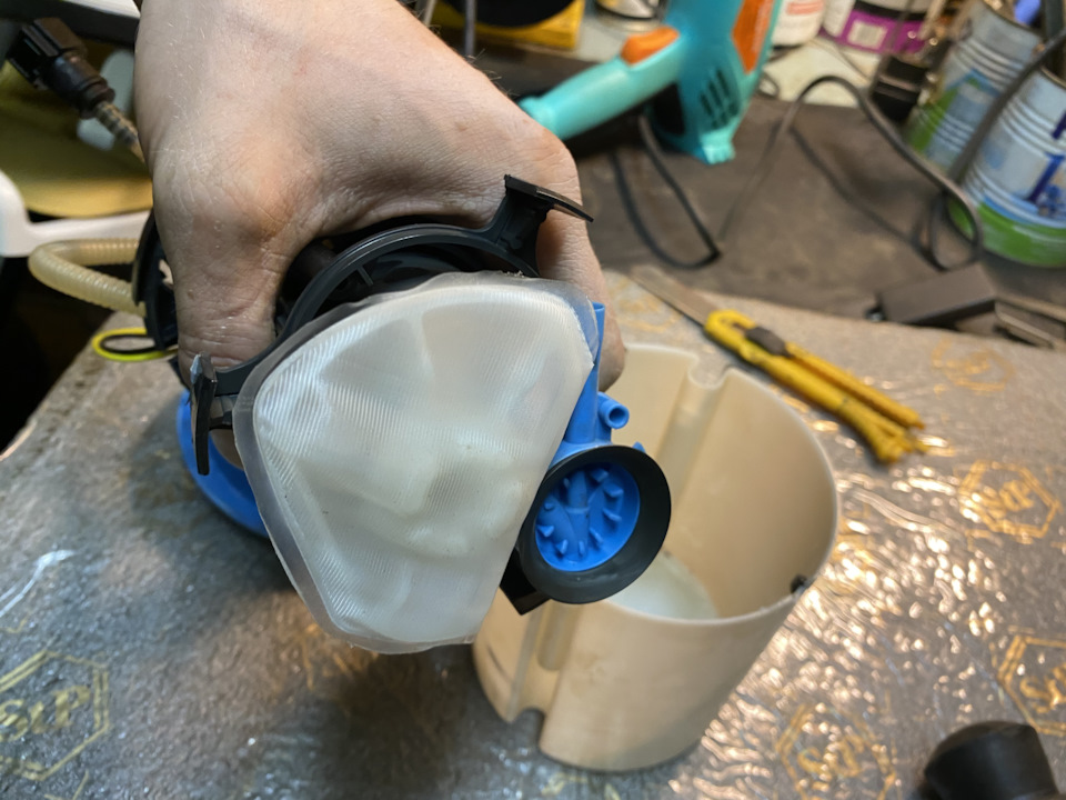 Замена сетки в бензонасосе — Skoda Yeti, 1,8 л, 2013 года | своими ...