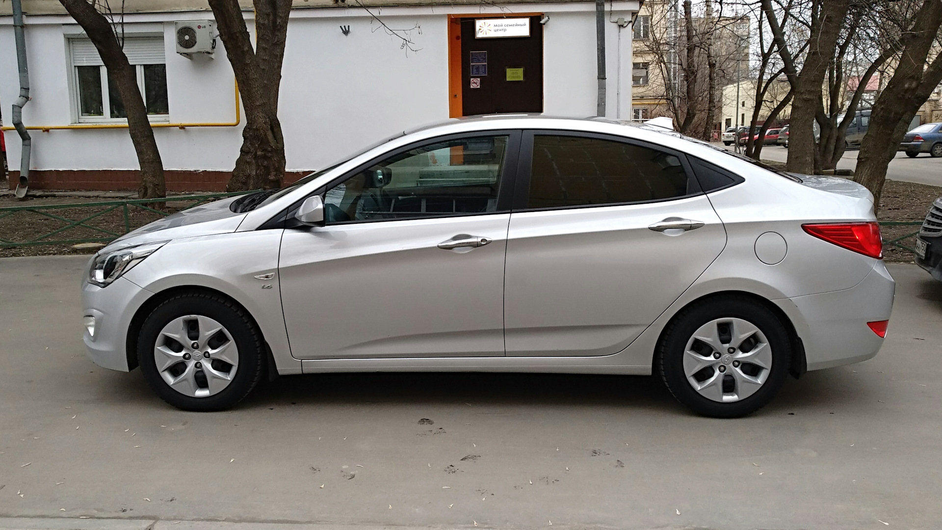 Hyundai Solaris 1.6 бензиновый 2015 | 1.6 ручка - первый авто) на DRIVE2