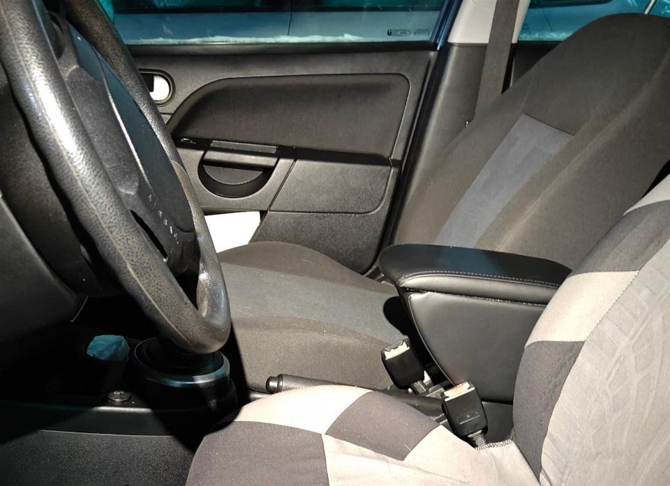 Подлокотник приставной — Ford Fiesta (Mk V), 1,4 л, 2006 года ...