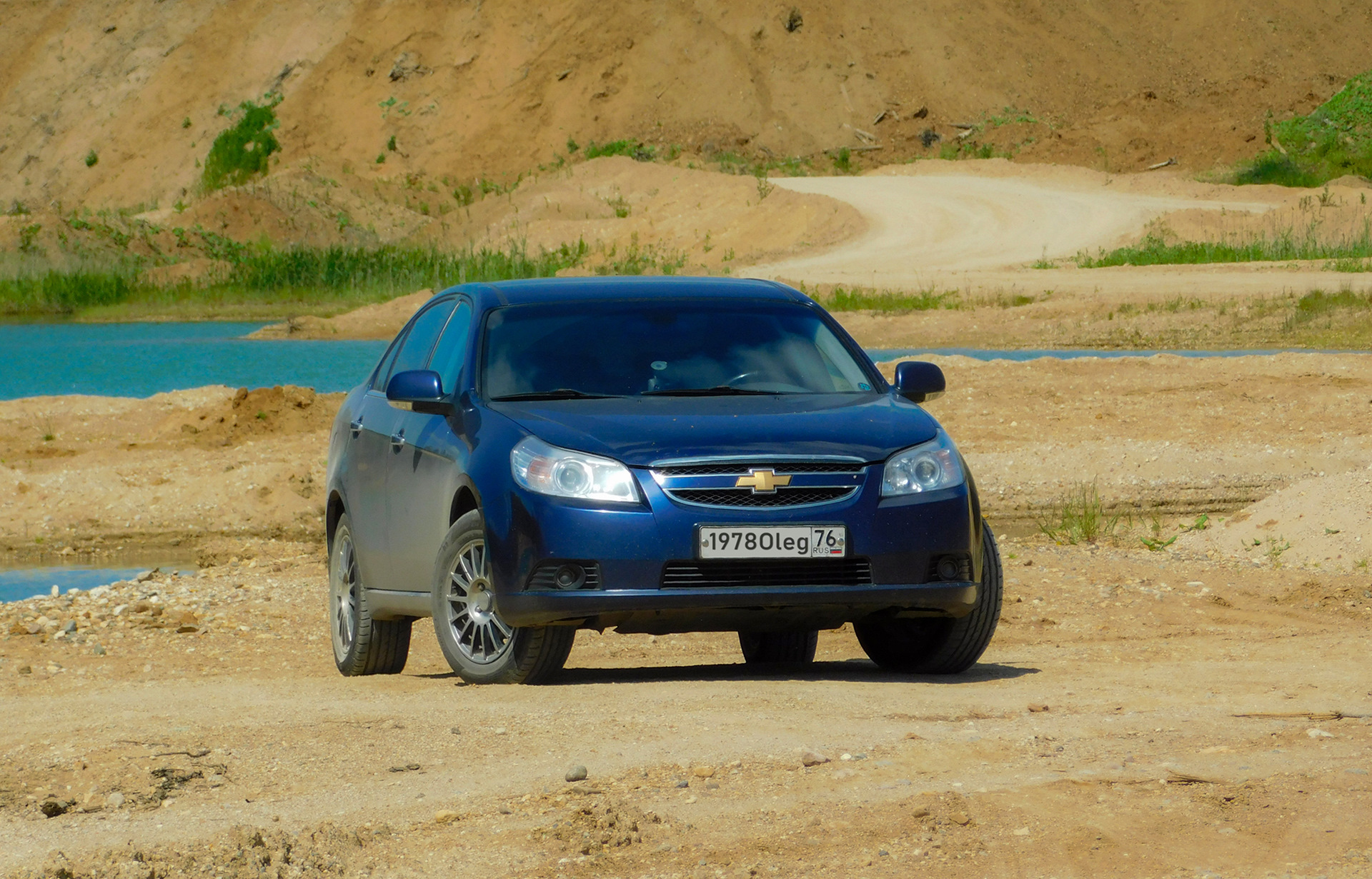 Синяя Chevrolet Epica