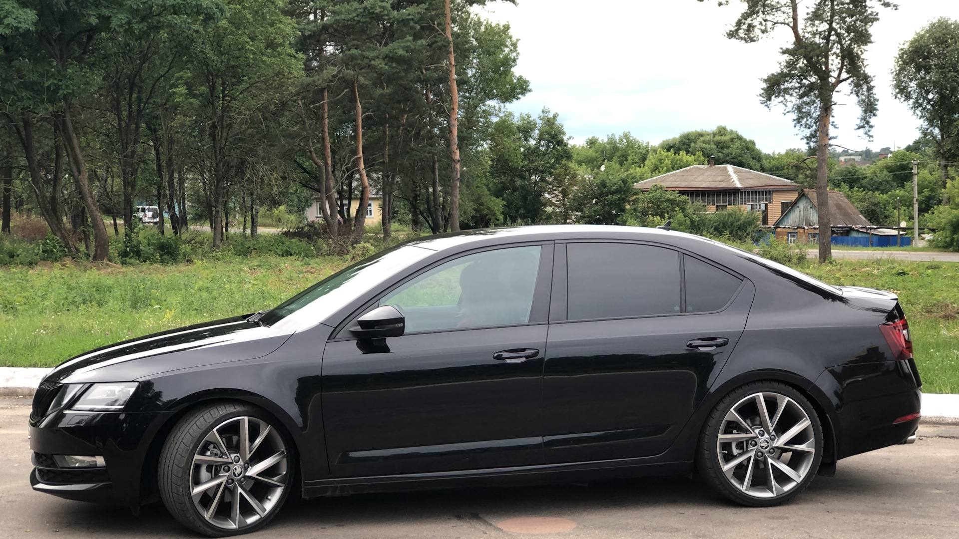 Skoda octavia a7 black. Skoda Octavia a7 2017 черная. Школа Окставия а 7 2017 черная.