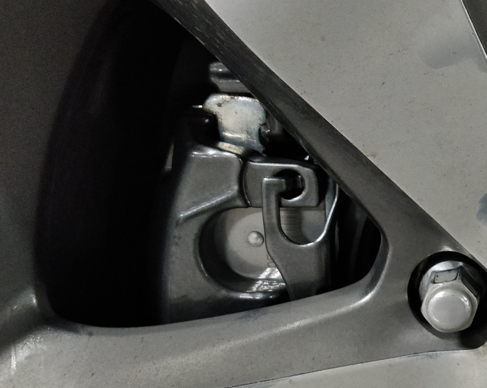 Замена тормозных дисков и колодок + покраска суппортов — Jeep Grand ...