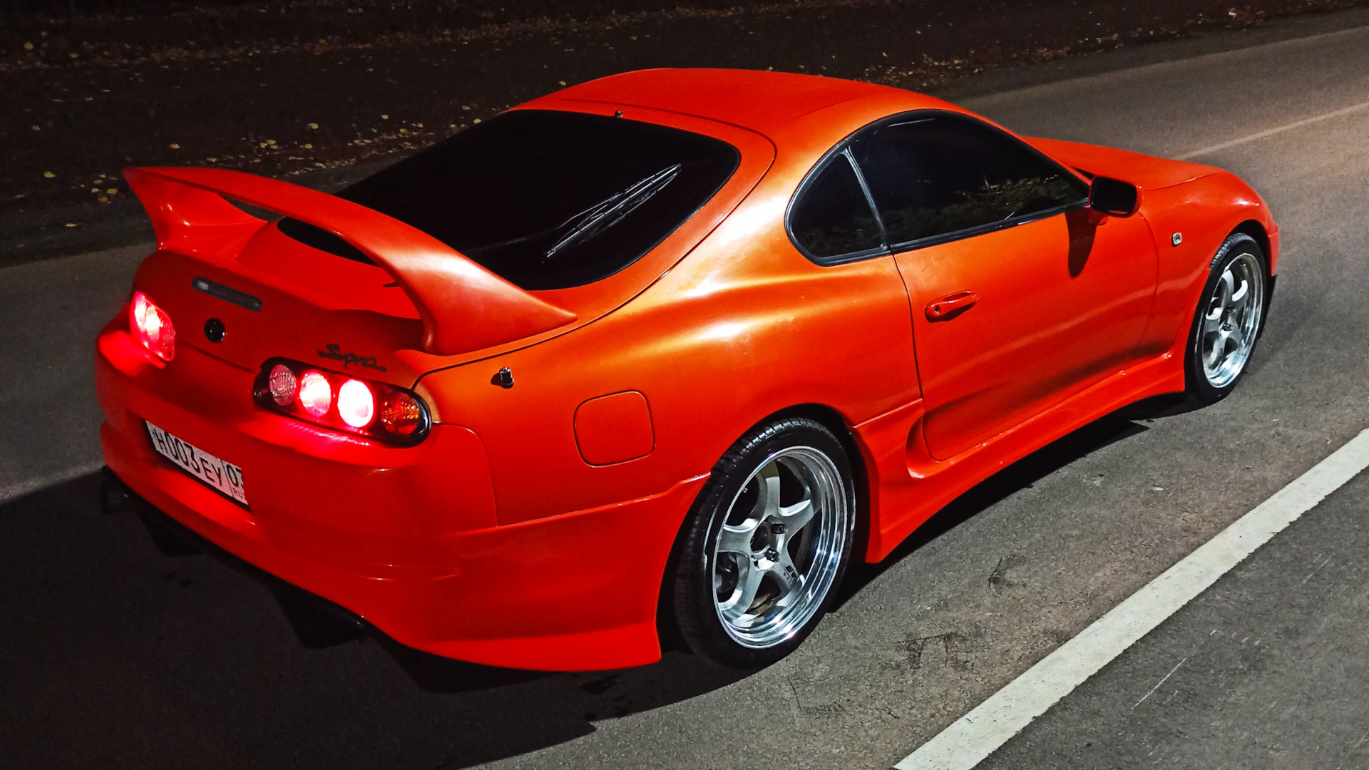 Toyota Supra v12 Orange