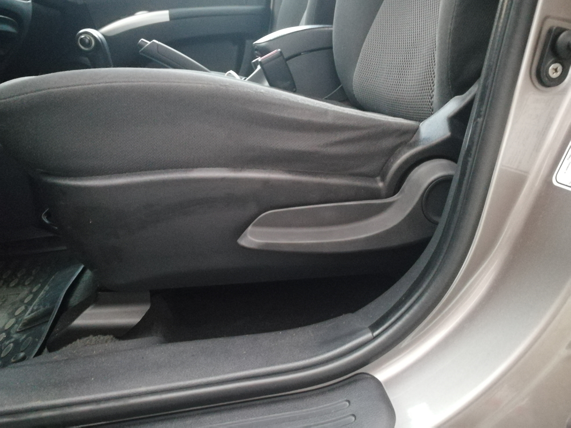 Ручка регулировки высоты водительского сиденья — KIA Sportage (2G), 2 л ...