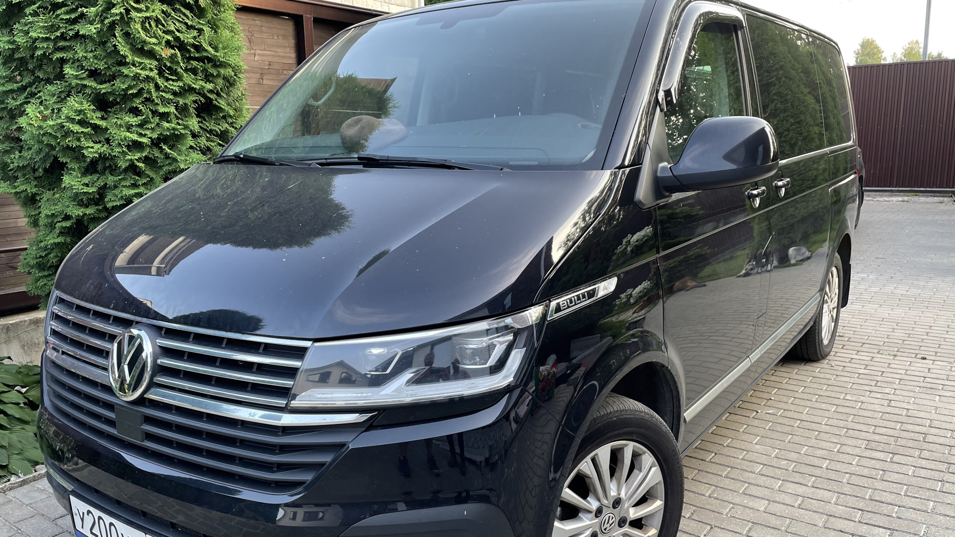 Volkswagen Caravelle t6 серый Indium металлик