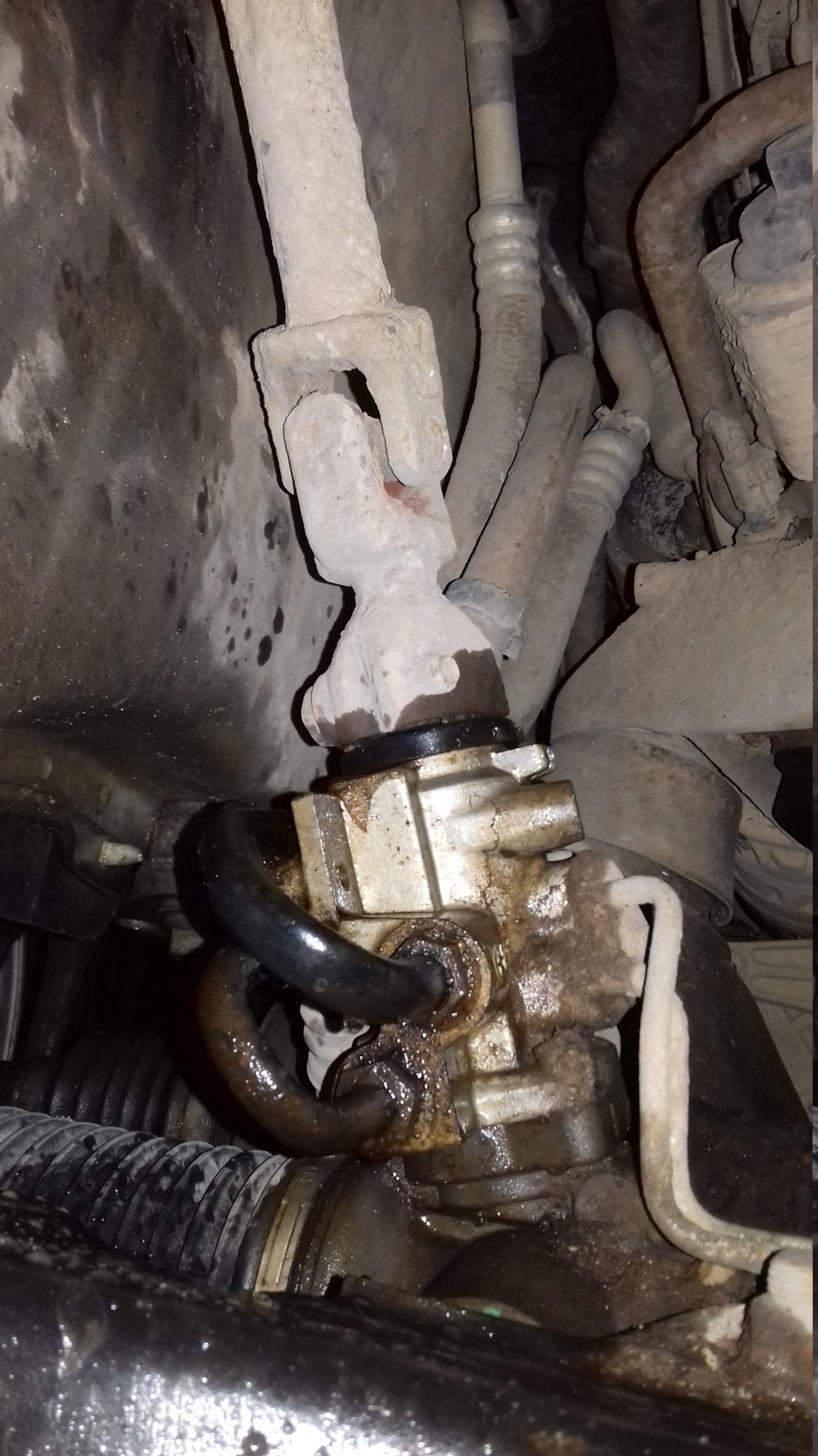 40.-Потекла рулевая рейка.31.05.20. — Volkswagen Touareg (1G), 3,2 л ...