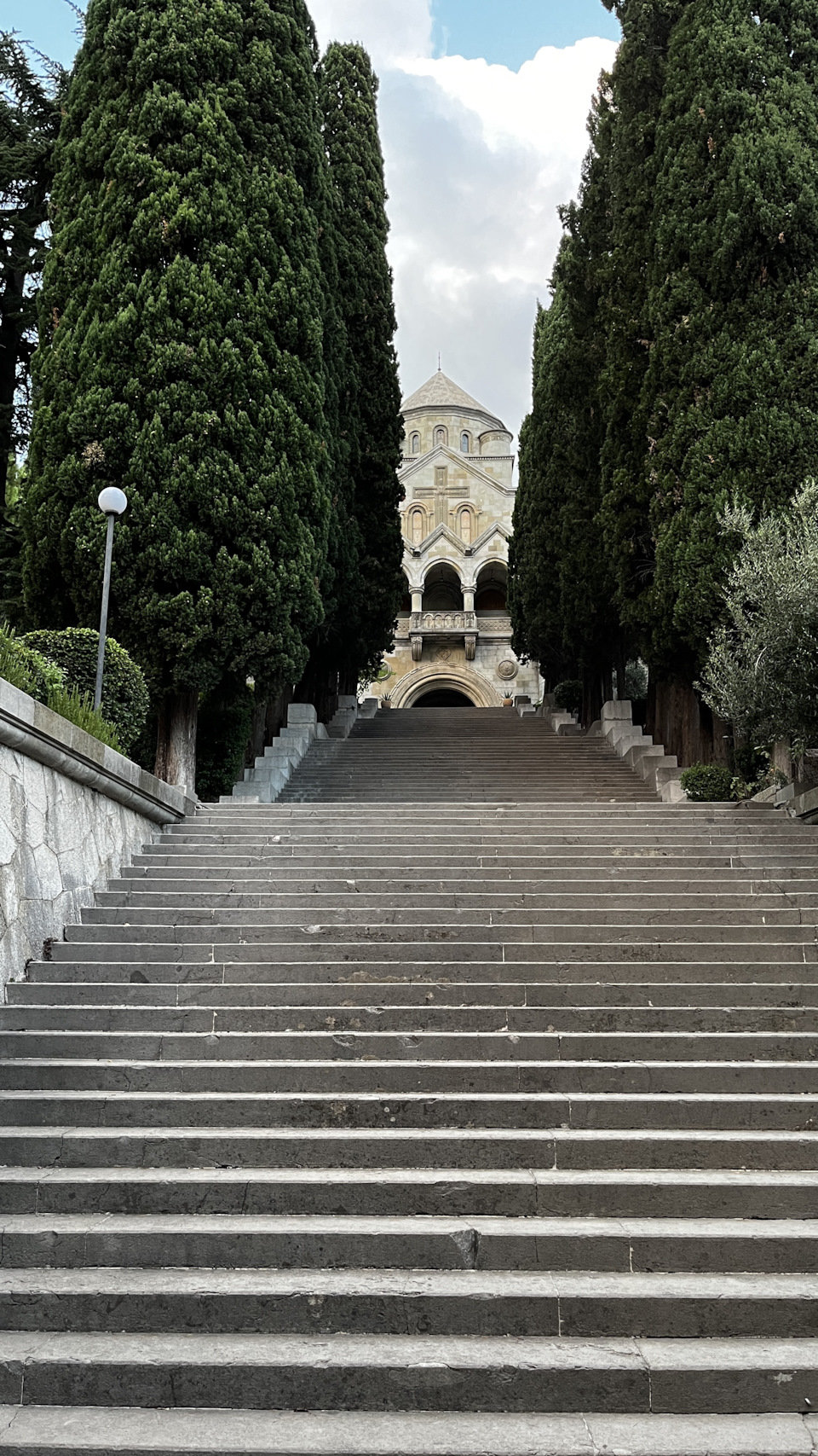 Церковь Святой Репсиме — Skoda Octavia A8 Mk4