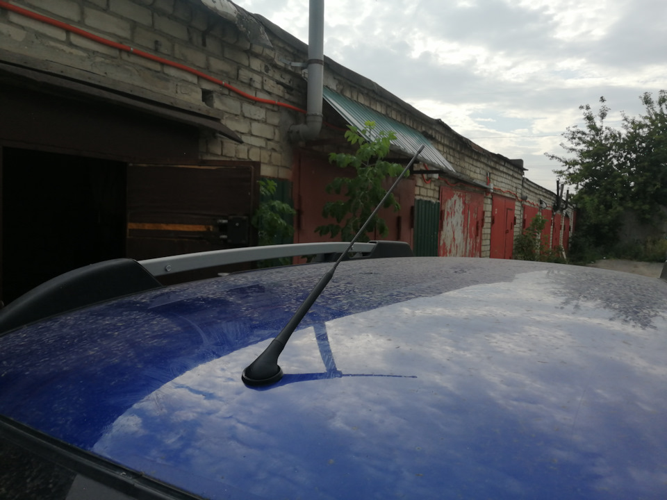 Заводская антенна на крышу. — Lada Калина Универсал (1G), 1,4 л, 2011 ...