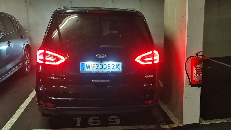 Замена лампочек подсветки номера на LED — Ford Galaxy (Mk IV), 2 л ...
