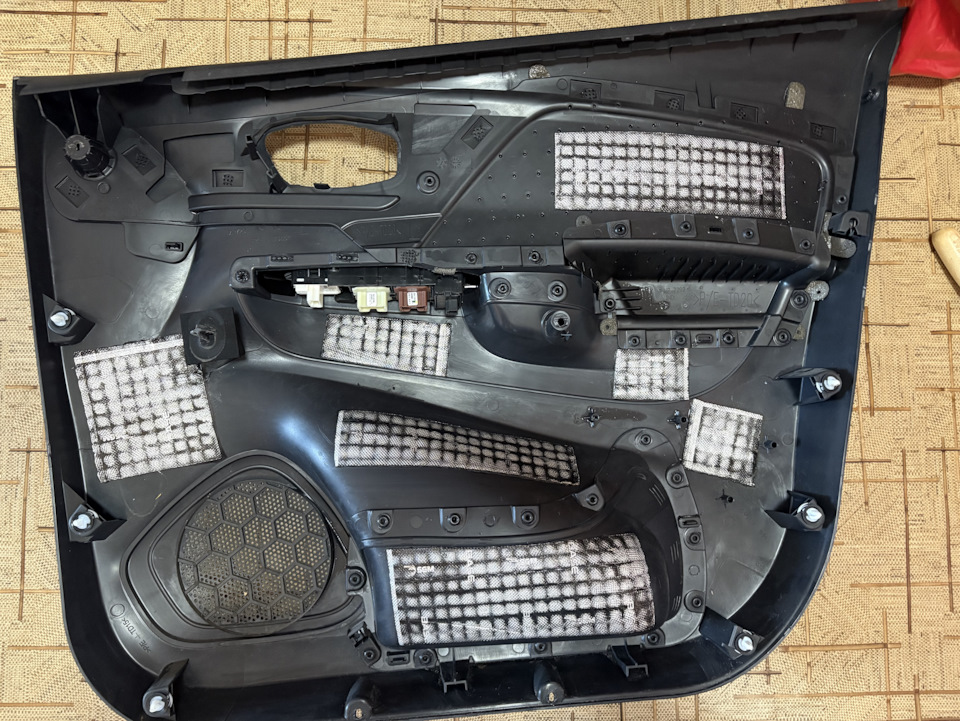 Нанес небольшими кусками, карта достаточно крепкая — Renault Kaptur (2016)