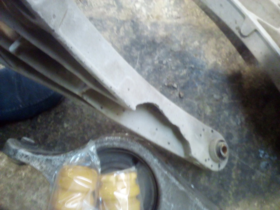 Сдох бензонасос? Нет, батарейка в метке! — Volvo S80 (2G), 2,5 л, 2008 ...