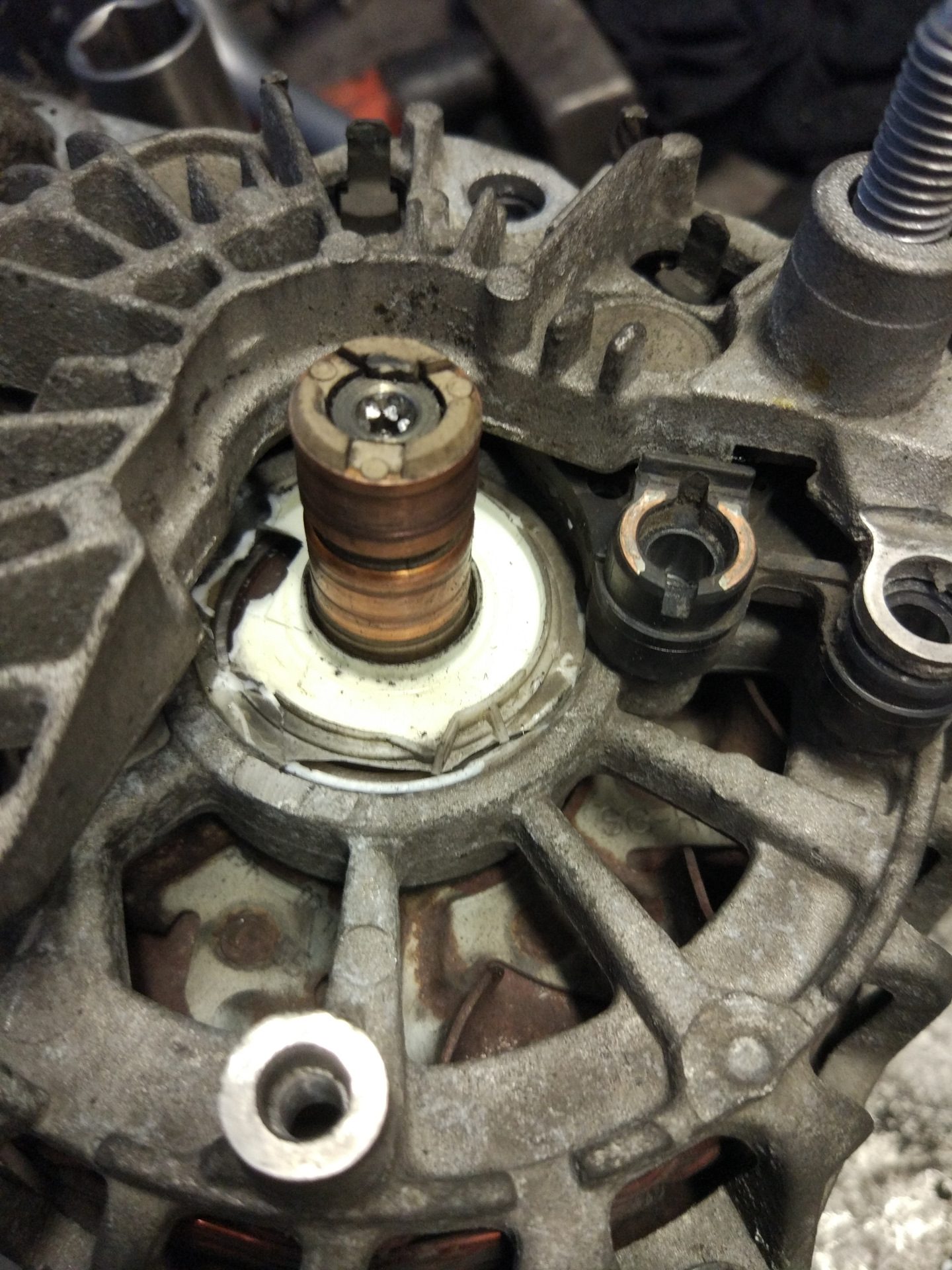 Подшипники генератора гетц. 4 размер. Подшипники генератора гетц. Туксон 2008 подшипник муфты. Хундай акцент генератор подшипник.