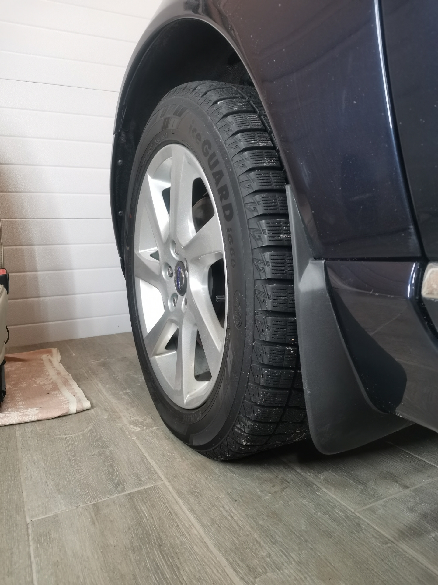 Установка брызговиков — Volvo S80 (2G), 2,5 л, 2011 года | аксессуары ...