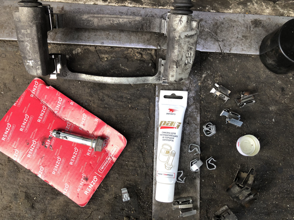 Фото в бортжурнале Toyota RAV4 (IV)