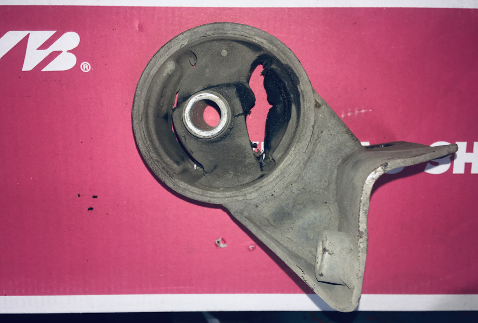 Задняя подушка ДВС — Geely CK, 1,5 л., 2013 года | поломка | DRIVE2