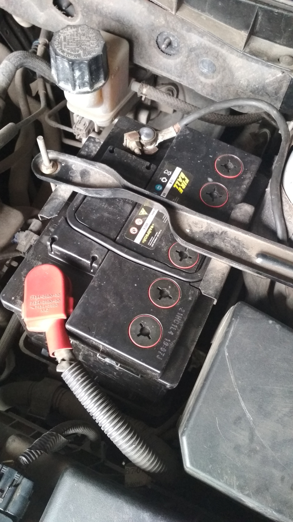 Как снимать аккумулятор с мазда 6 gj Замена АКБ - Mazda 6 (1G) GG, 2 л, 2005 года запчасти DRIVE2