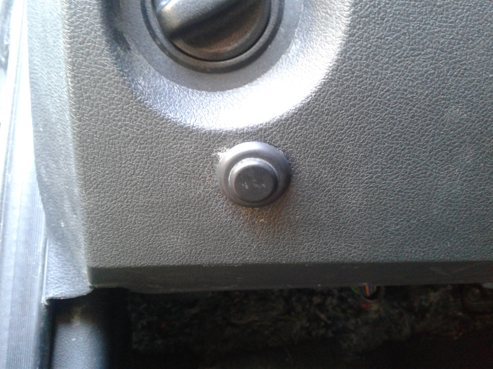 Замена кнопки электрозамка багажника — Lada Калина 2 универсал, 1,6 л ...