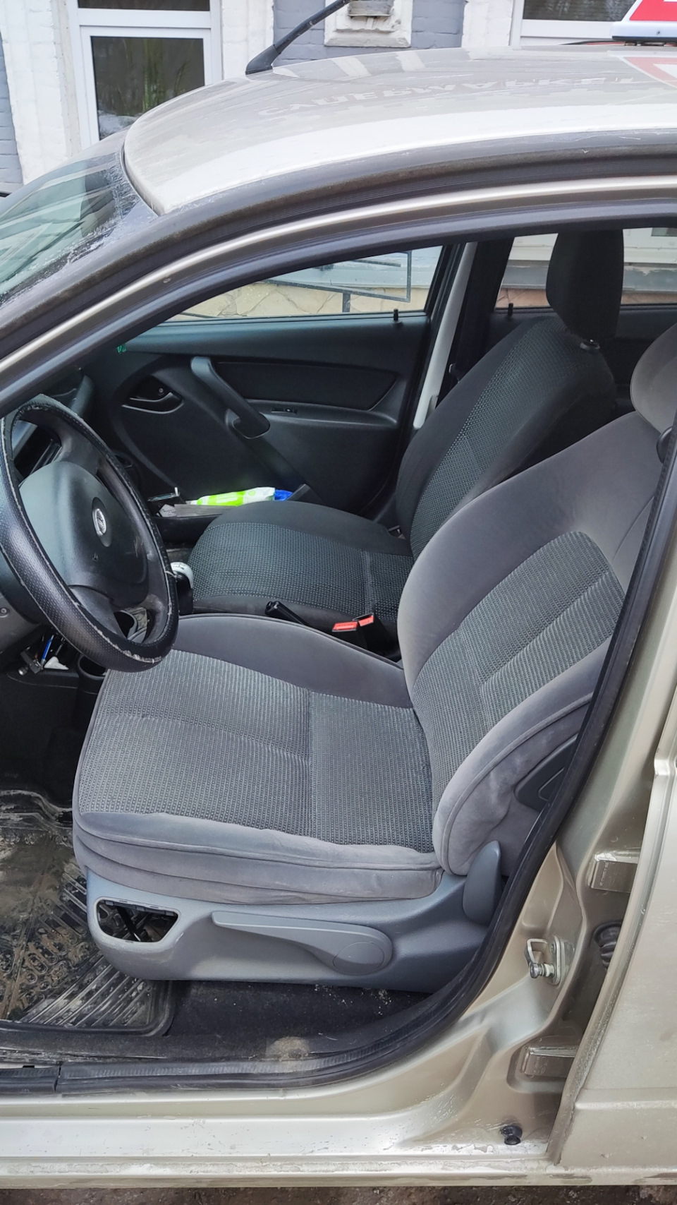 Сидения от 407 Пежо в гранту — Lada Гранта (1G), 1,6 л, 2013 года ...