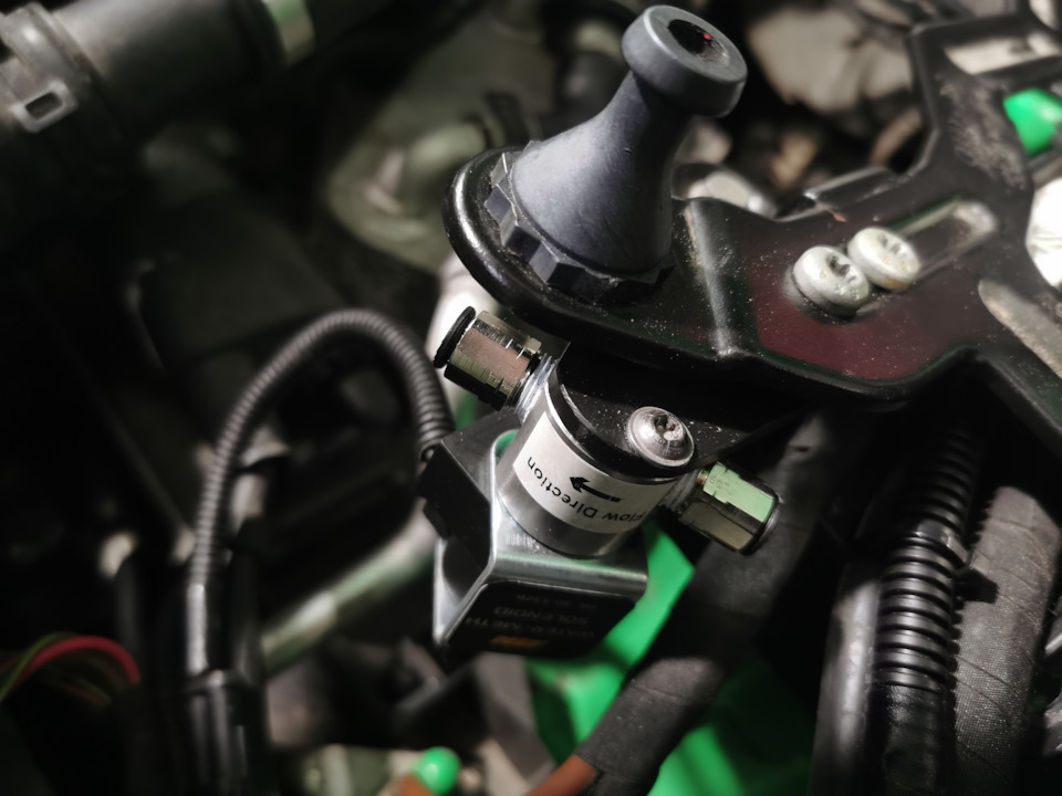 соленоид закреплён, аккуратно и незаметно — Audi RS Q3 (1G)