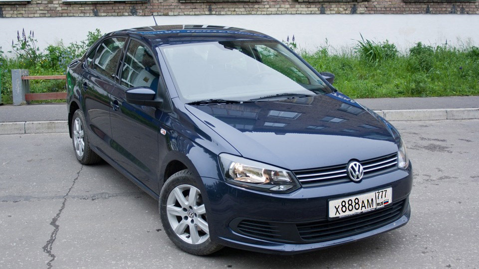 Volkswagen Polo 2011 темно синий