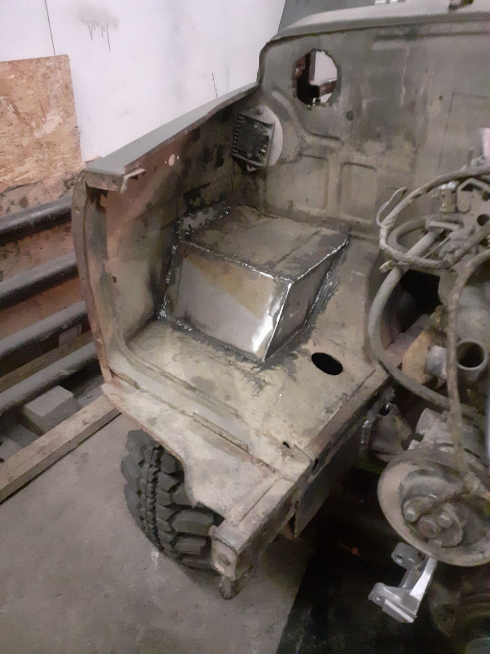 Расширители арок и резка крыльев под 33Е колеса — ЛуАЗ 969, 1,2 л, 1990 ...