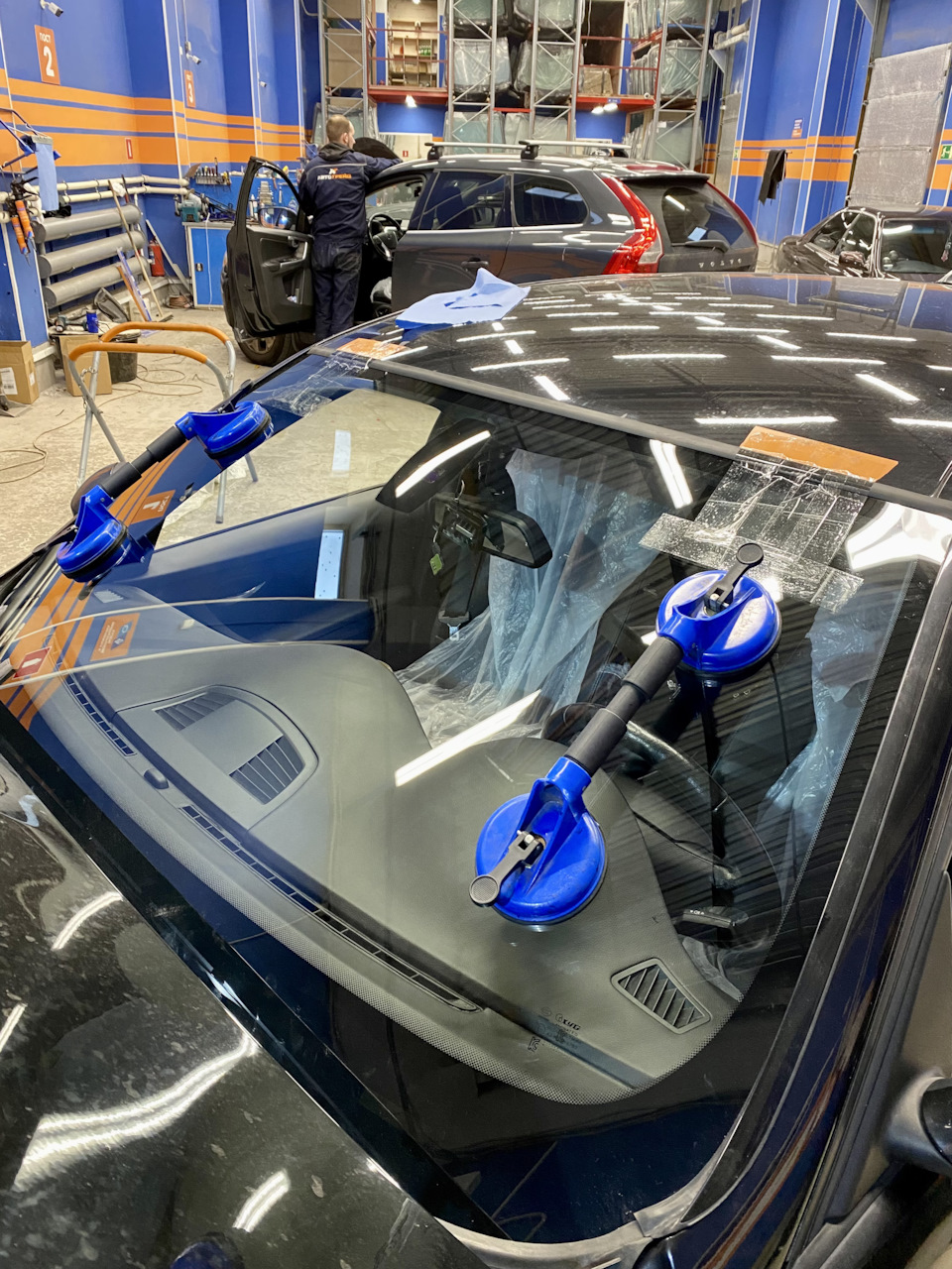 Замена лобового стекла — BMW 3 series (E90), 2 л., 2010 года | визит на ...