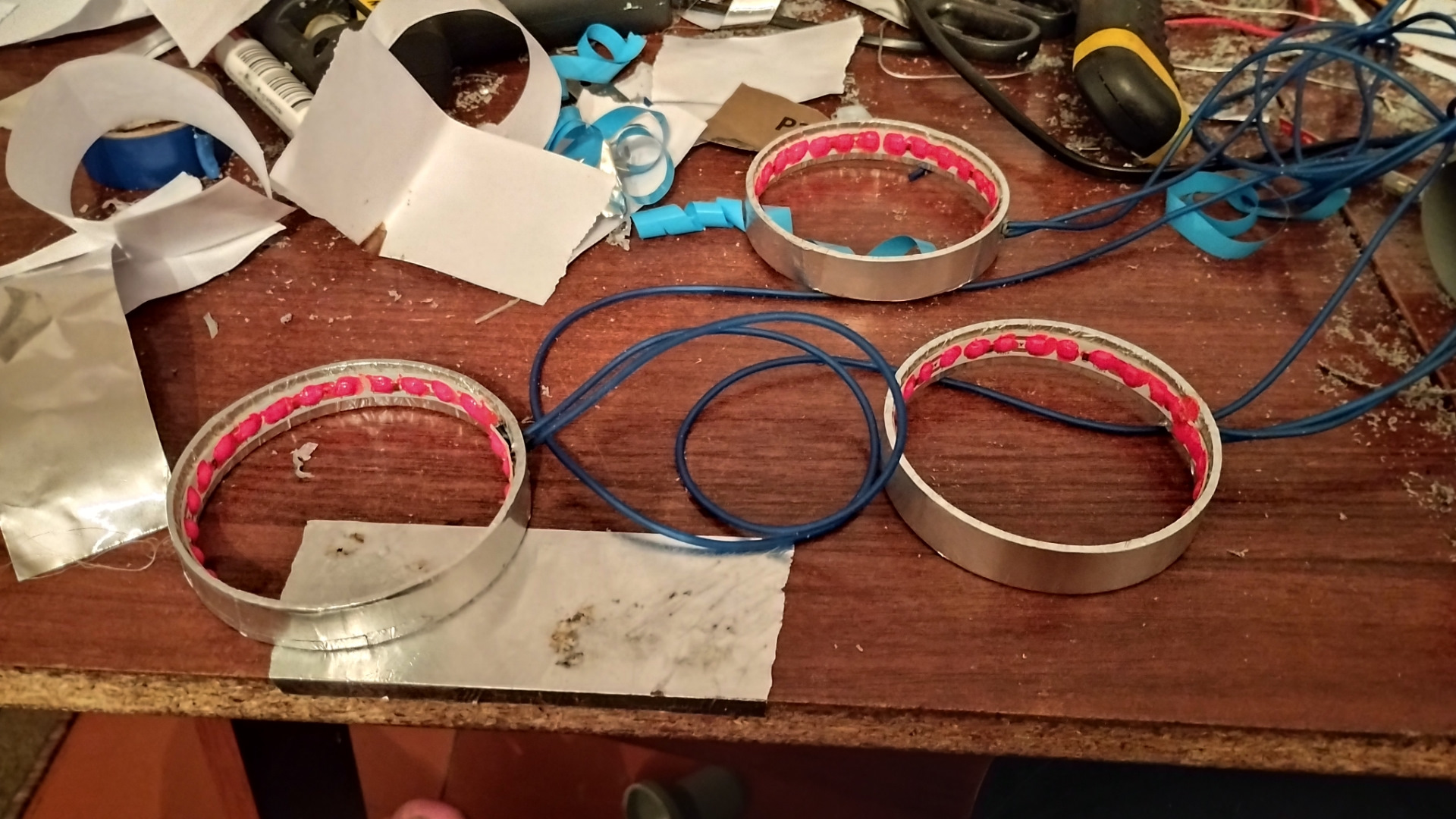 Ангельские глазки (самодельные) в фары бош — Lada 21121, 1,6 л, 2006 ...