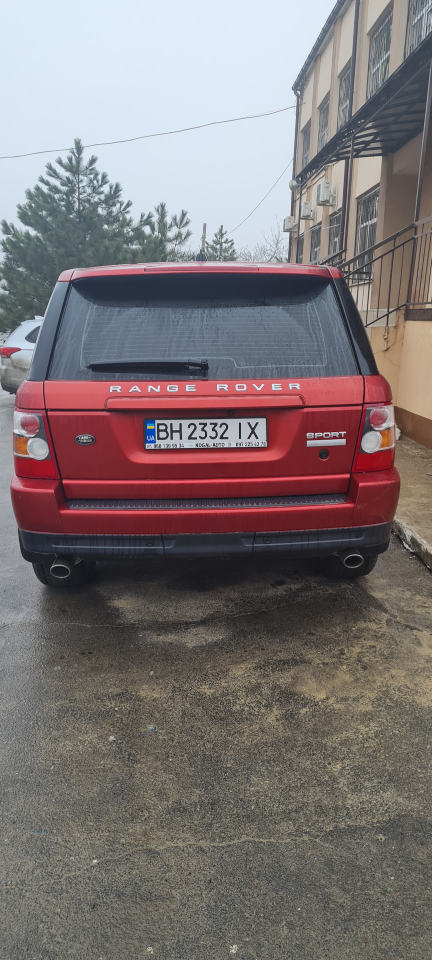 Вид сзади (модернизация) — Land Rover Range Rover Sport (1G), 4,2 л, 2007  года | стайлинг | DRIVE2