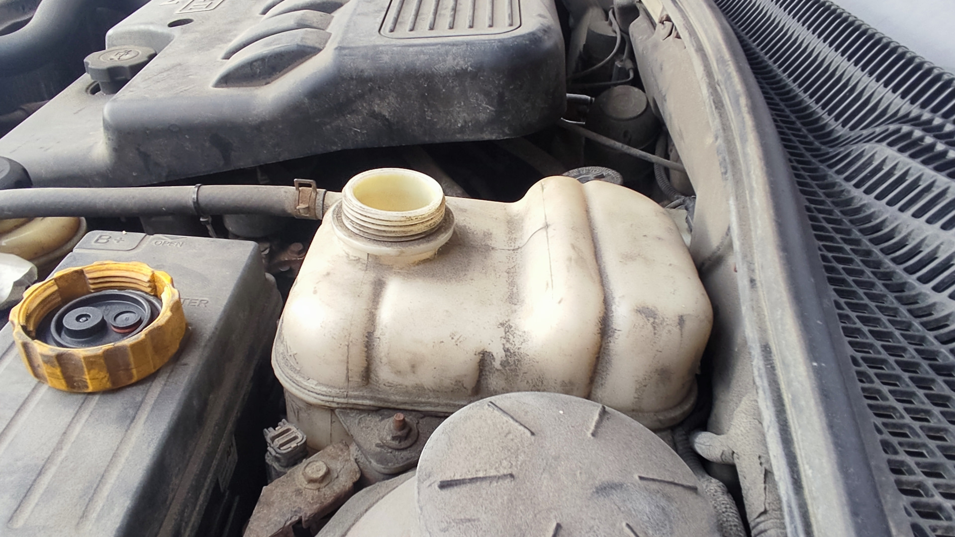 Расширительный бачок — Chevrolet Lacetti 5D, 1,4 л, 2008 года | поломка ...