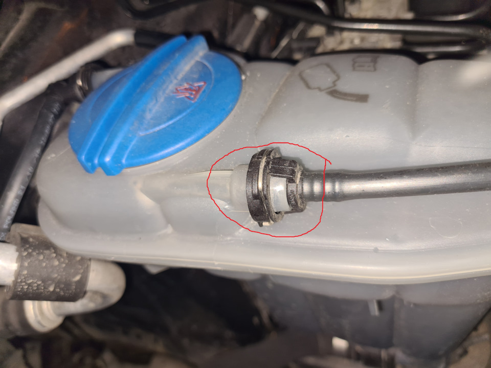 Замена обратки (шланга системы охлаждения) — Audi A4 (B8), 1,8 л, 2009 ...