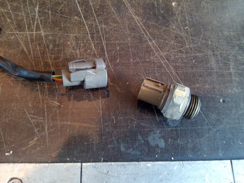 Одиссей датчики температуры. Датчик температуры хонда аккорд. Датчик охлаждающей жидкости на хонда одиссей. Датчик температуры охлаждающей жидкости хонда одиссей ra6. Датчик температуры охлаждающей жидкости хонда одиссей ra6 f23a.