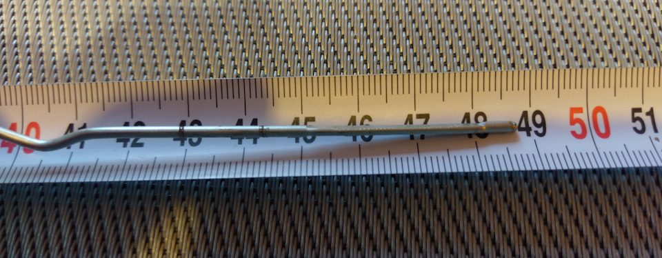 Нанёс кусачками небольшие борозды на необходимом расстоянии — Volkswagen Touareg (2G)