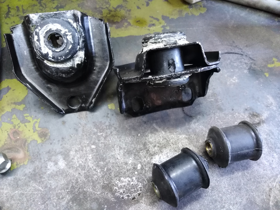 Замена сайлентблоков и кронштейнов (крабов) растяжки — ЗАЗ 1103, 1,2 л ...