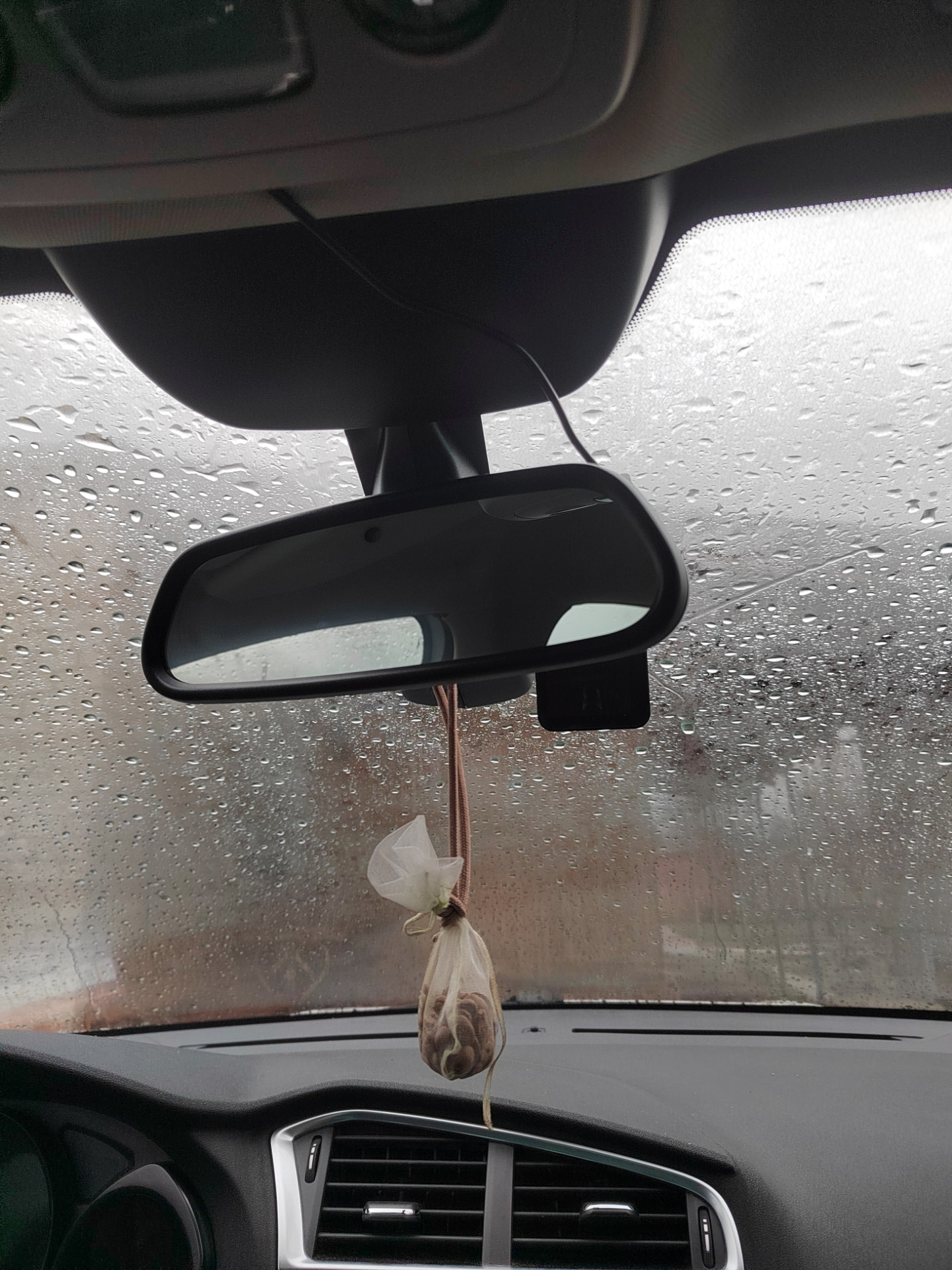 Подключение регистратора к плафону освещения — Citroen C4 L, 1,6 л ...