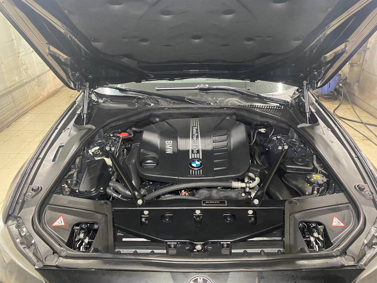34. Шиномонтаж, мойка подвески и двигателя — BMW 5 series (F10), 3 л ...