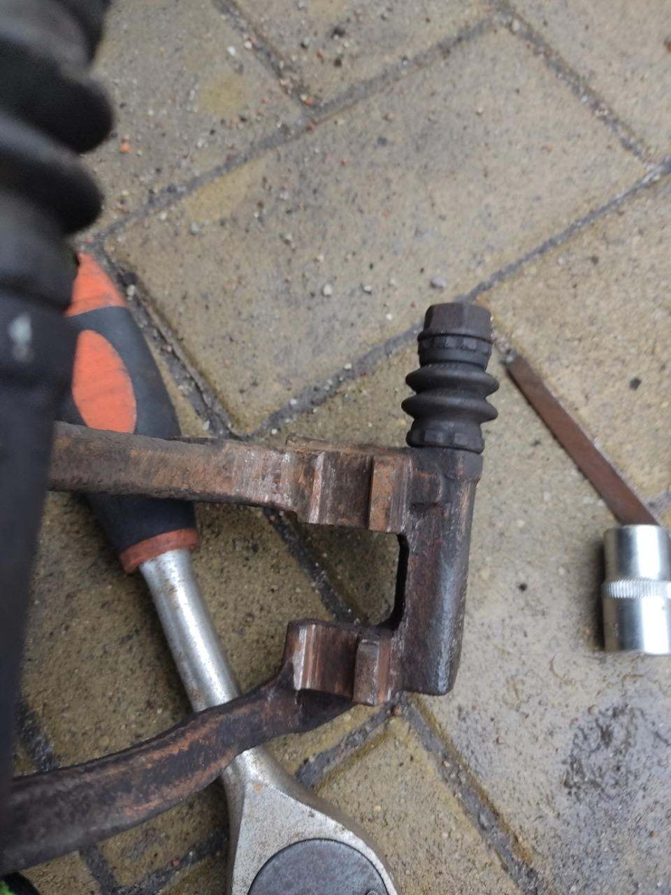 Обслужил передние тормоза — Nissan Micra (K12), 1,2 л, 2003 года ...