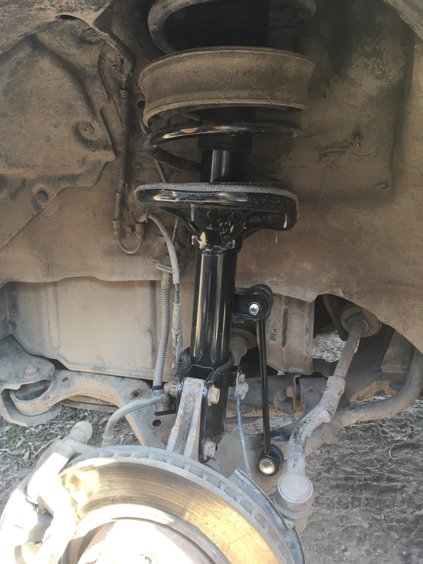 Поменял передние амортизаторы — Hyundai Tucson (JM), 2 л, 2008 года ...