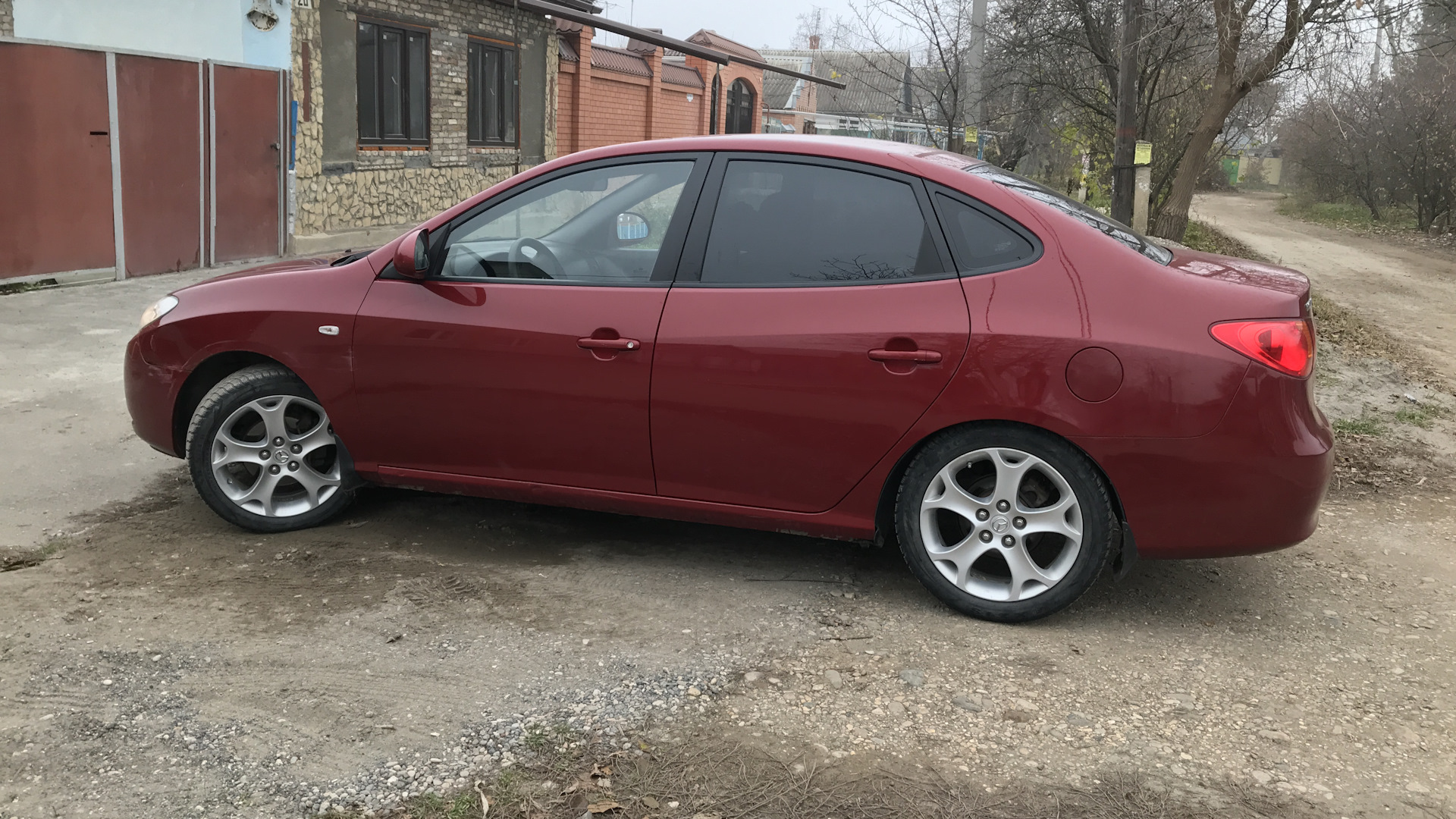 Hyundai elantra шины. Hyundai Elantra 2008 на дисках. Элантра 4 на 17 дисках. Хендай Элантра 2007 колеса р17. Хендай Элантра 2008 на 17 дисках.