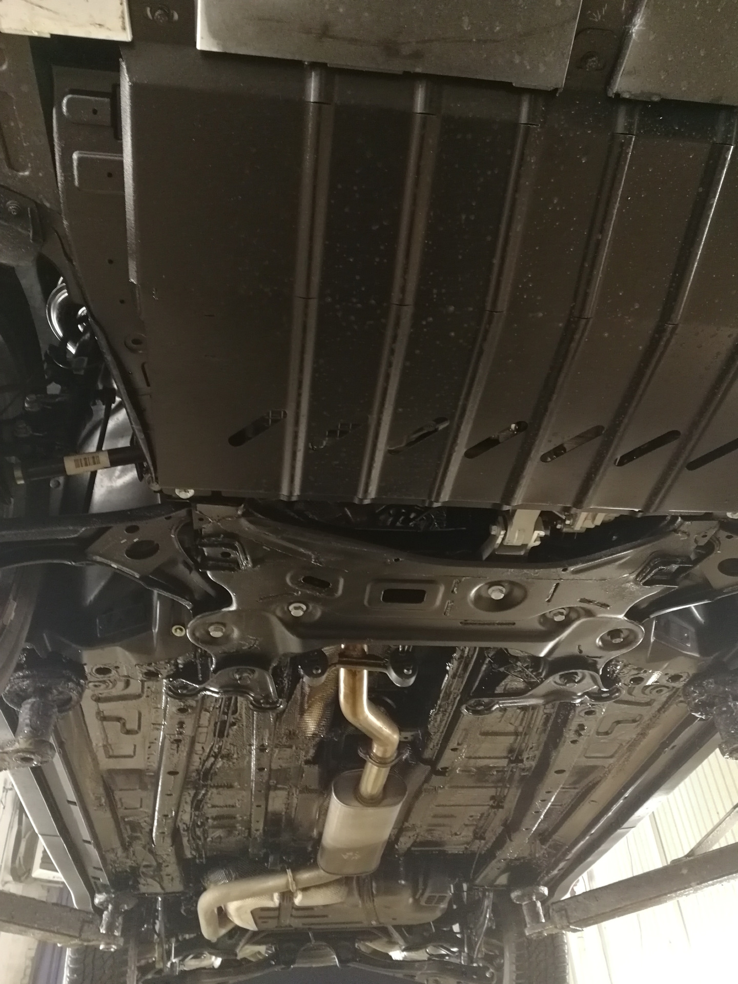 Chery tiggo 7 pro днище. Днище чери тигго 7 про макс. Рав 4 2001 года антикор днища. Днище чери тигго 7 про макс. Антикоррозионная обработка днища чери тигго 7 про макс.