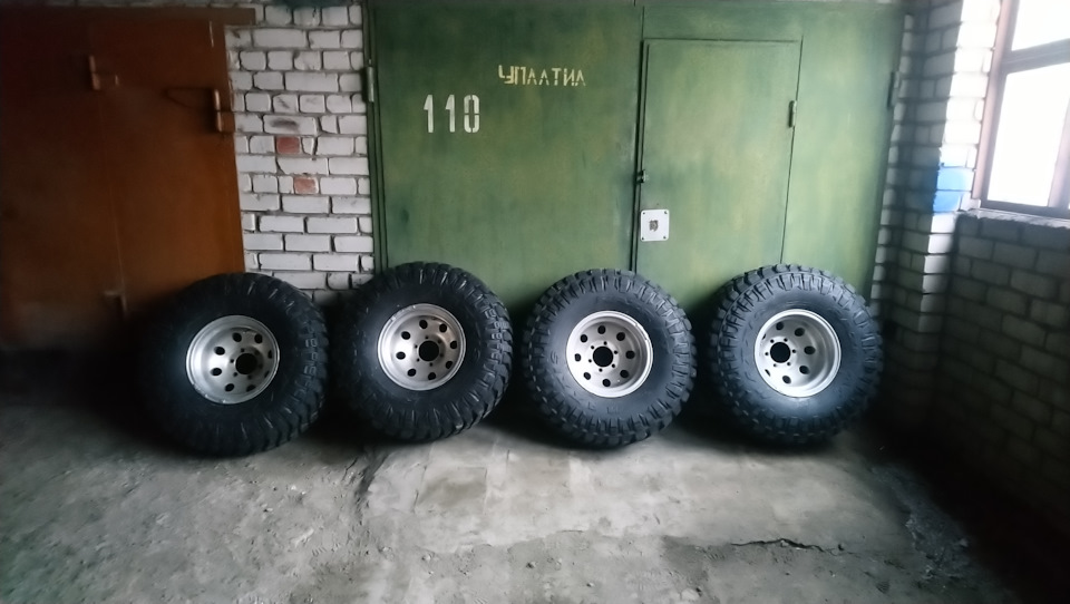 Maxxis razr mt 772 35x12 5 r15 ford transit 3g 2