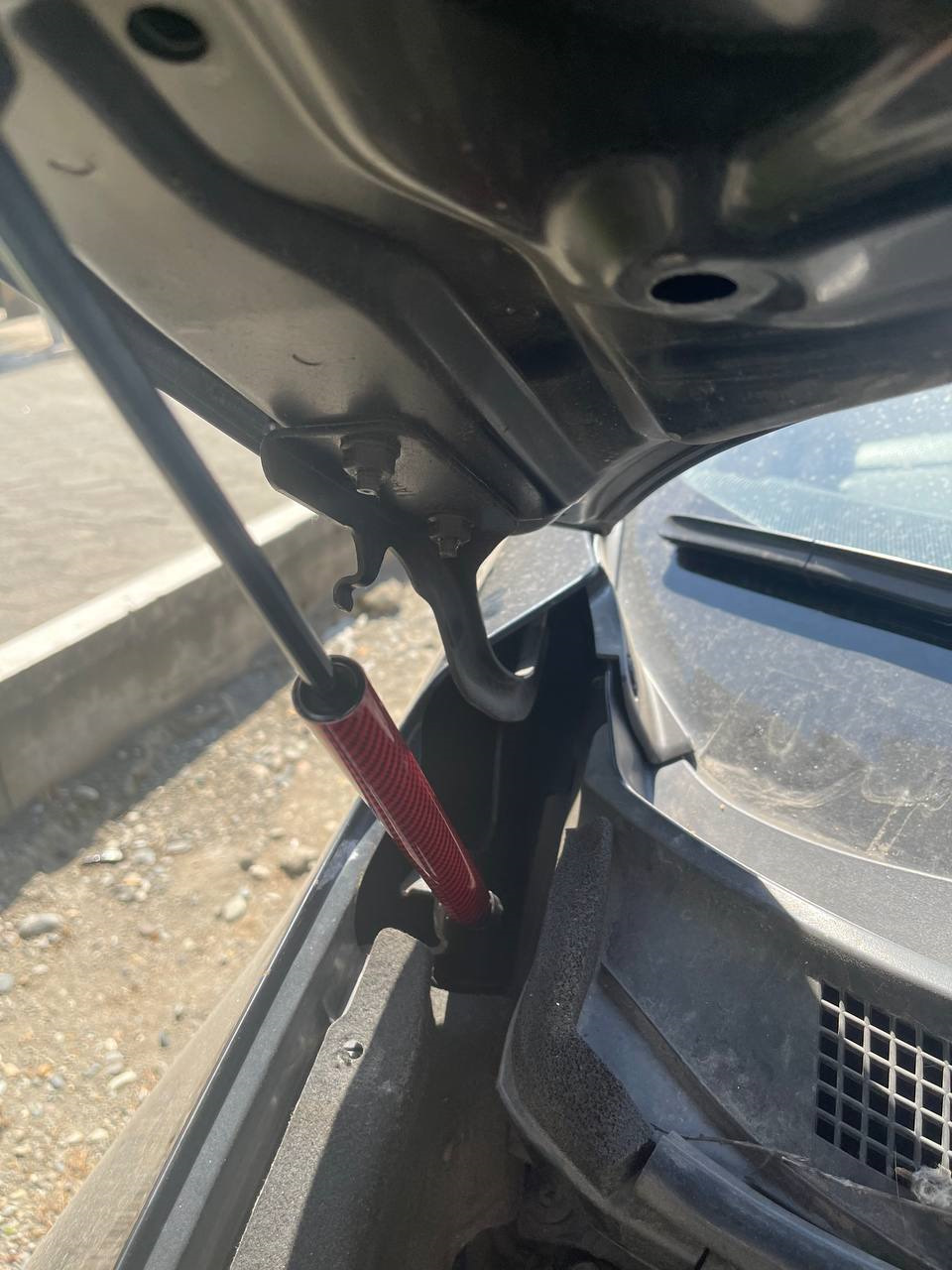 Красные опоры капота — Nissan Murano II, 3,5 л, 2010 года | запчасти ...