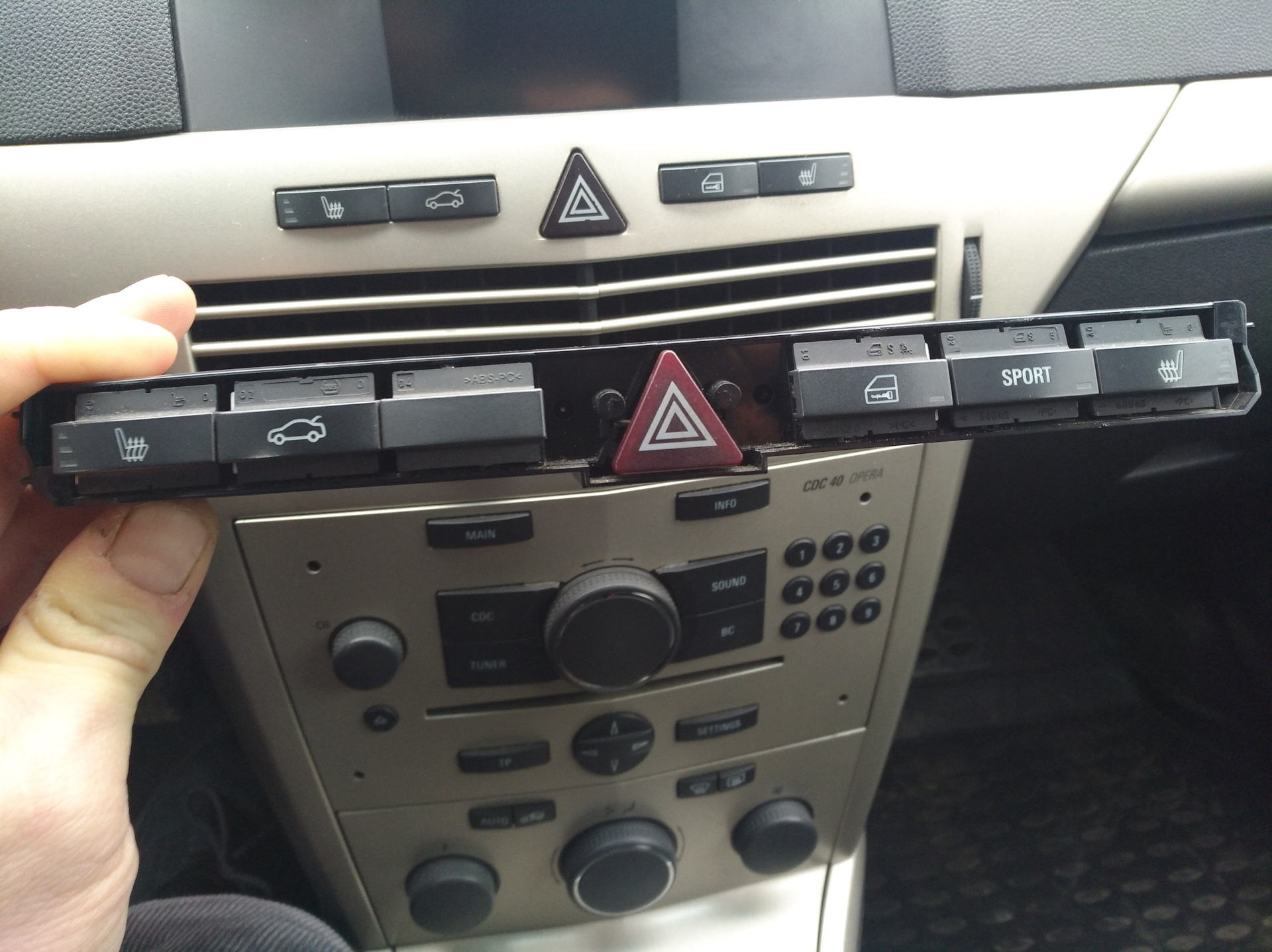 Кнопка sport на механику. — Opel Astra H, 1,6 л, 2008 года | своими ...