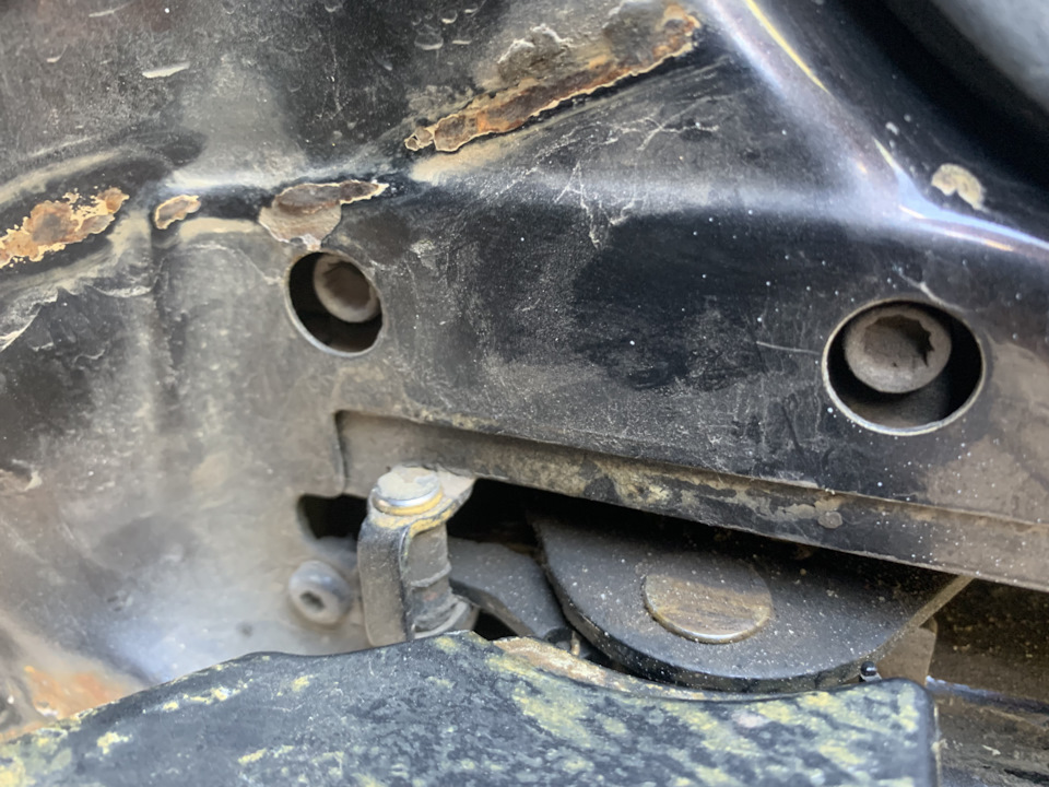 Замена нижнего ролика сдвижной двери Т5 — Volkswagen Multivan (T5), 2,5 ...