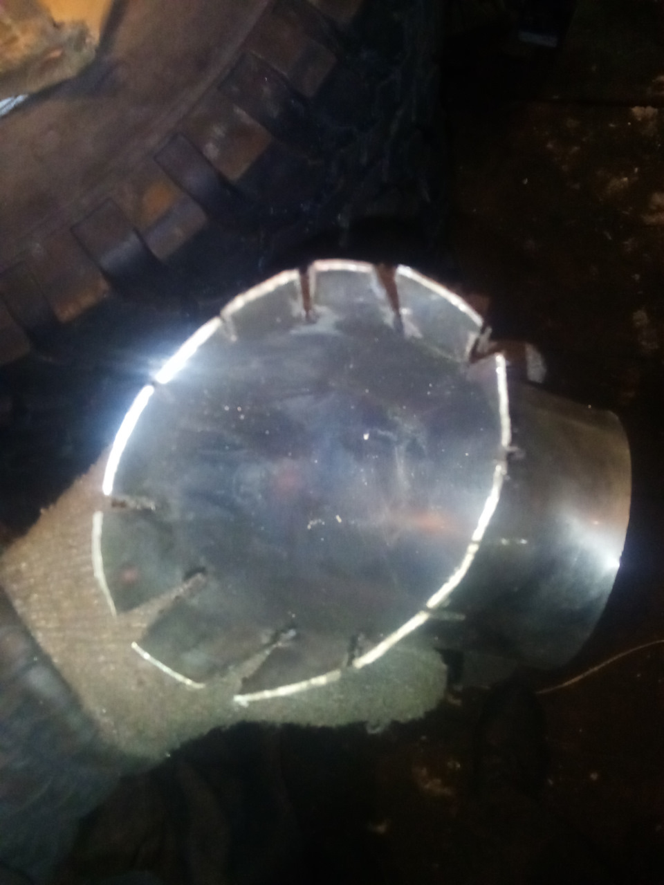 После надрезов изогнуть в овал получилось, а вот заварить не смог — УАЗ 315195 Hunter