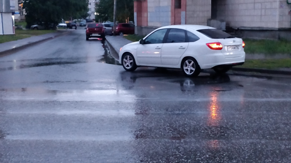 Lada Гранта Лифтбек Белоснежная Люкс