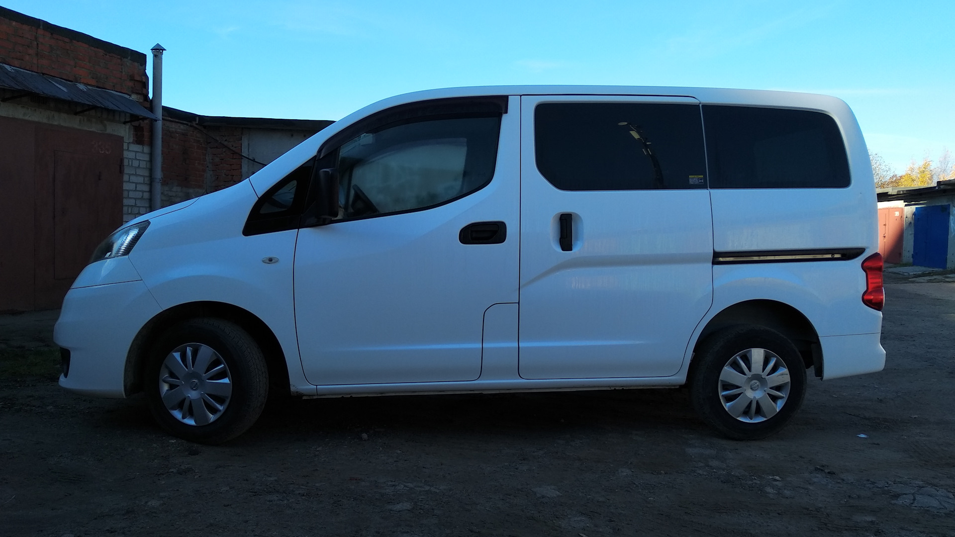 Продажа Nissan NV200 2018 (бензин, АКПП) — с историей обслуживания —  DRIVE2.RU