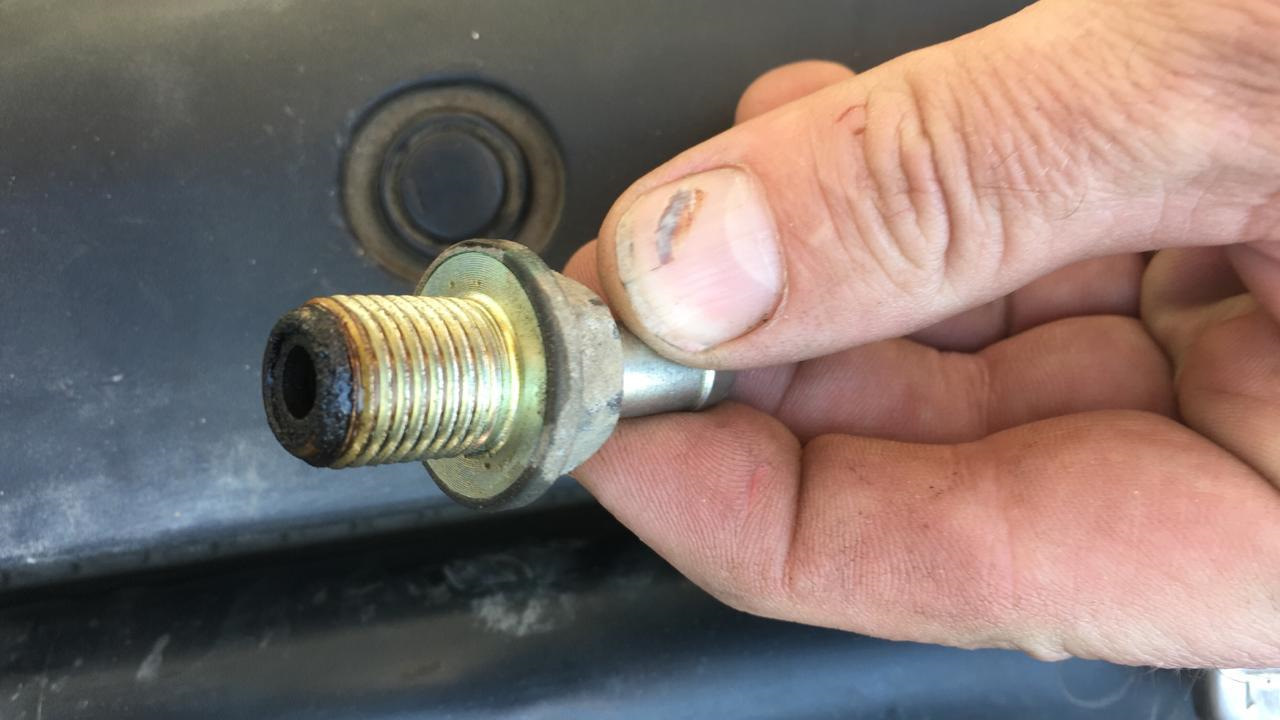 Клапан вентиляции картерных газов hyundai solaris. Клапан pcv двс д240. Лансер 9 клапан принудительной вентиляции картера. 311 cdi клапан вентиляции картерных газов. Неисправности клапана внешние.